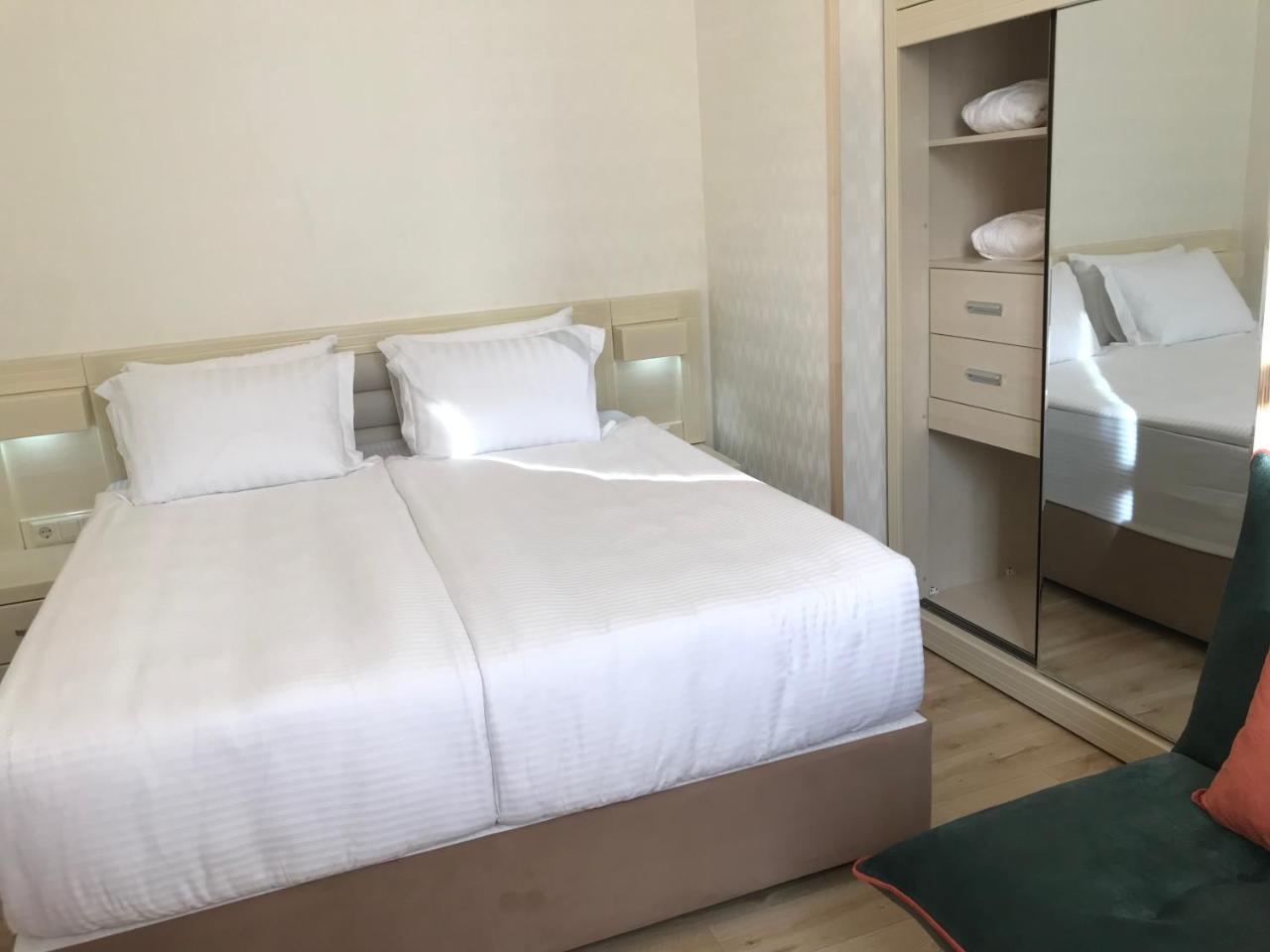 Full Comfort Apartment On Aghmashenebeli Tbilisi Eksteriør bilde
