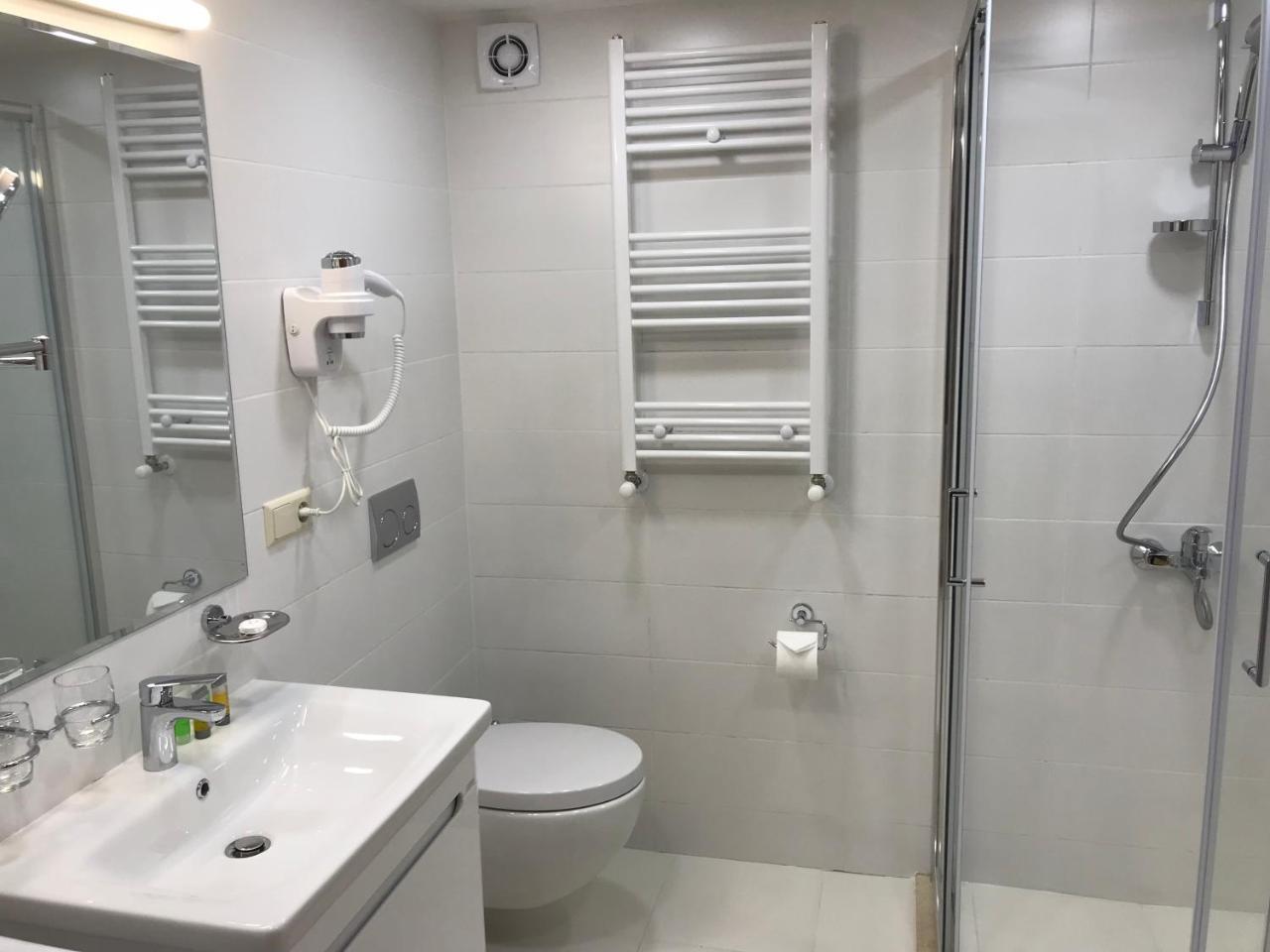 Full Comfort Apartment On Aghmashenebeli Tbilisi Eksteriør bilde